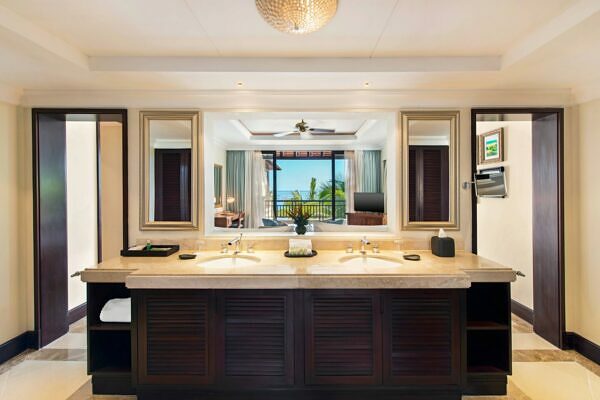 The_Westin_Turtle_Bay_Resort&Spa-mrutb-bathroom-0467-hor-clsc