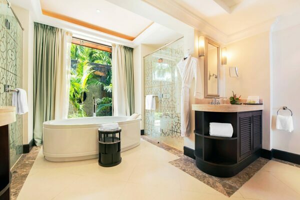 The_Westin_Turtle_Bay_Resort&Spa-mrutb-bathroom-0476-hor-clsc