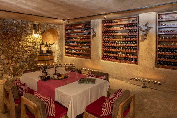 Onguma-the-Fort-onguma-the-fort-wine-cellar-dining