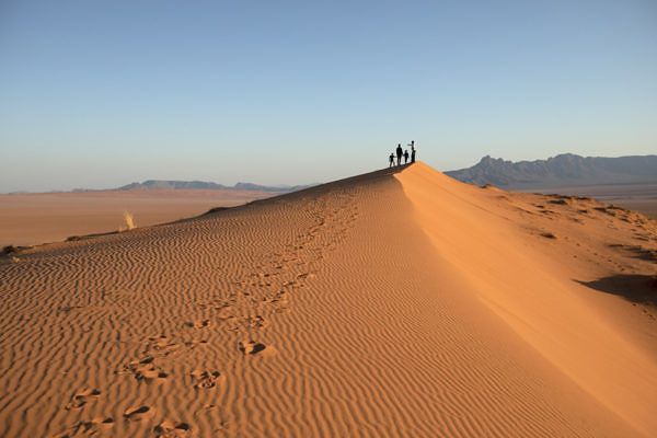 Kwessi-Camp-25kwessi-dunes-walking-up-the-dunes