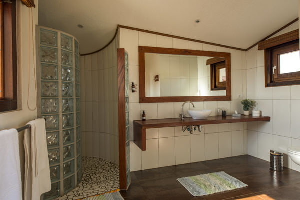 Desert-Breeze-Lodge-bathroom