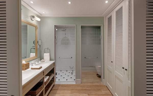 Strand-Hotel-luxury-bathroom