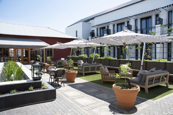 Am-Weinberg-Boutique-Hotel-awbh-hotel-courtyard-lrg1