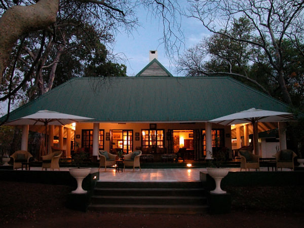 River-Club-Zambia-the-river-club-main-building