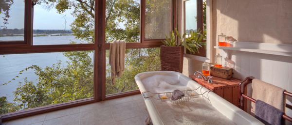 River-Club-Zambia-the-river-club-suite-bathroom