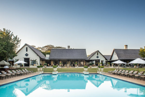 Royal-Livingstone-royallivingstonthursdayoutsidebuilding-781
