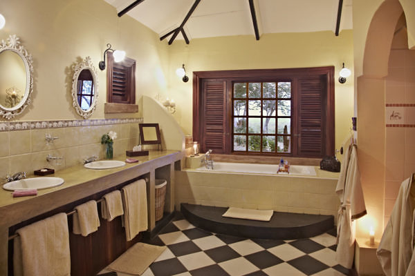 Stanley-Safari-Lodge-stanley-family-suite-closed-colonial-10