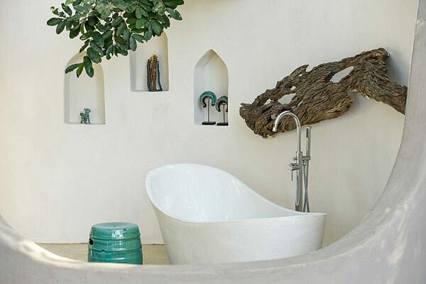 Kaingo-Camp-9-kaingo-chalet-outdoor-bath