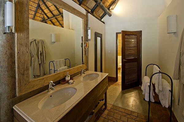 Mfuwe-Lodge-2014-03