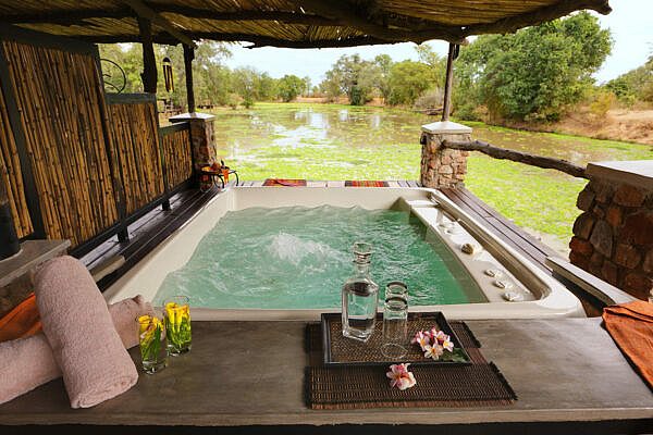Mfuwe-Lodge-77e0227-8