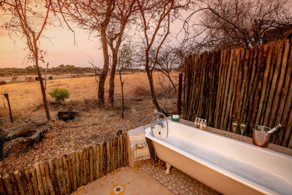 The_Hide-new-image-deluxe-tent-outdoor-bath