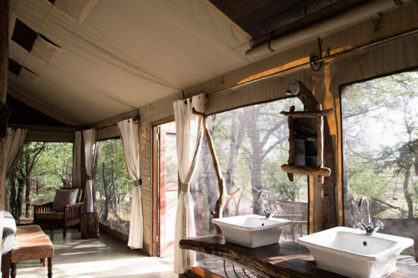 Changa_Safari_Camp-5-indoor-his-and-hers-basin