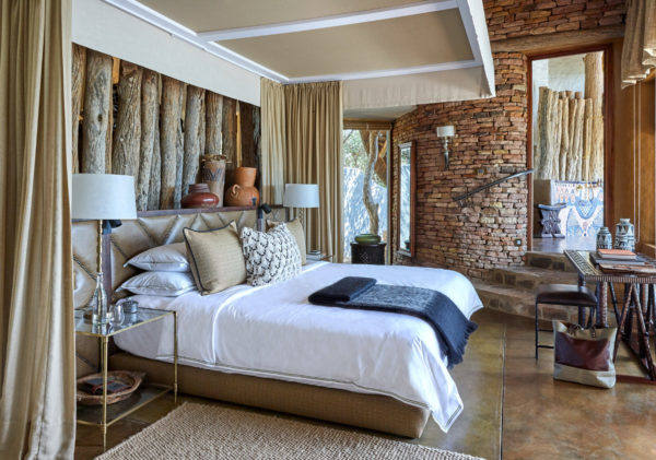 Pamushana-2-pamu-bedroom-master-with-bag-edited