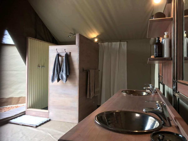Ingwe_Pan_Camp-ingwe-bathroom-vanity